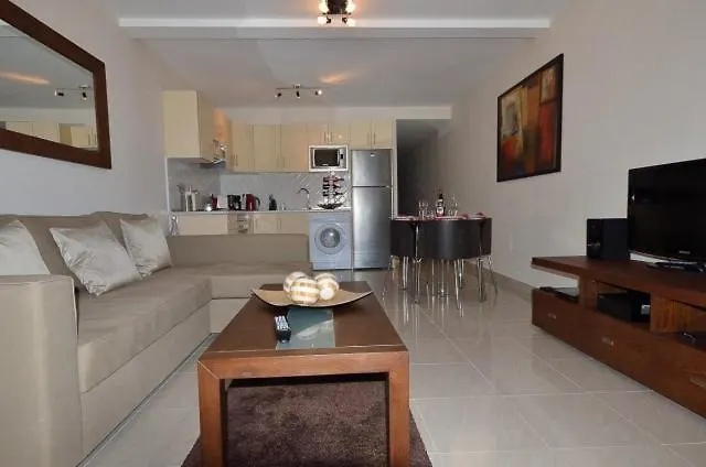 Nicole Playa Park 公寓