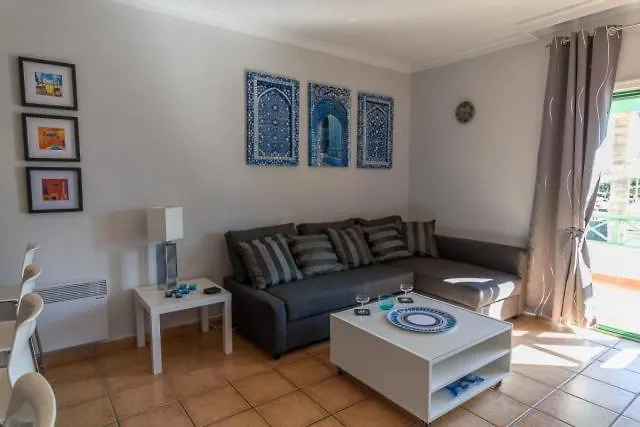 Nicole Playa Park 公寓 *